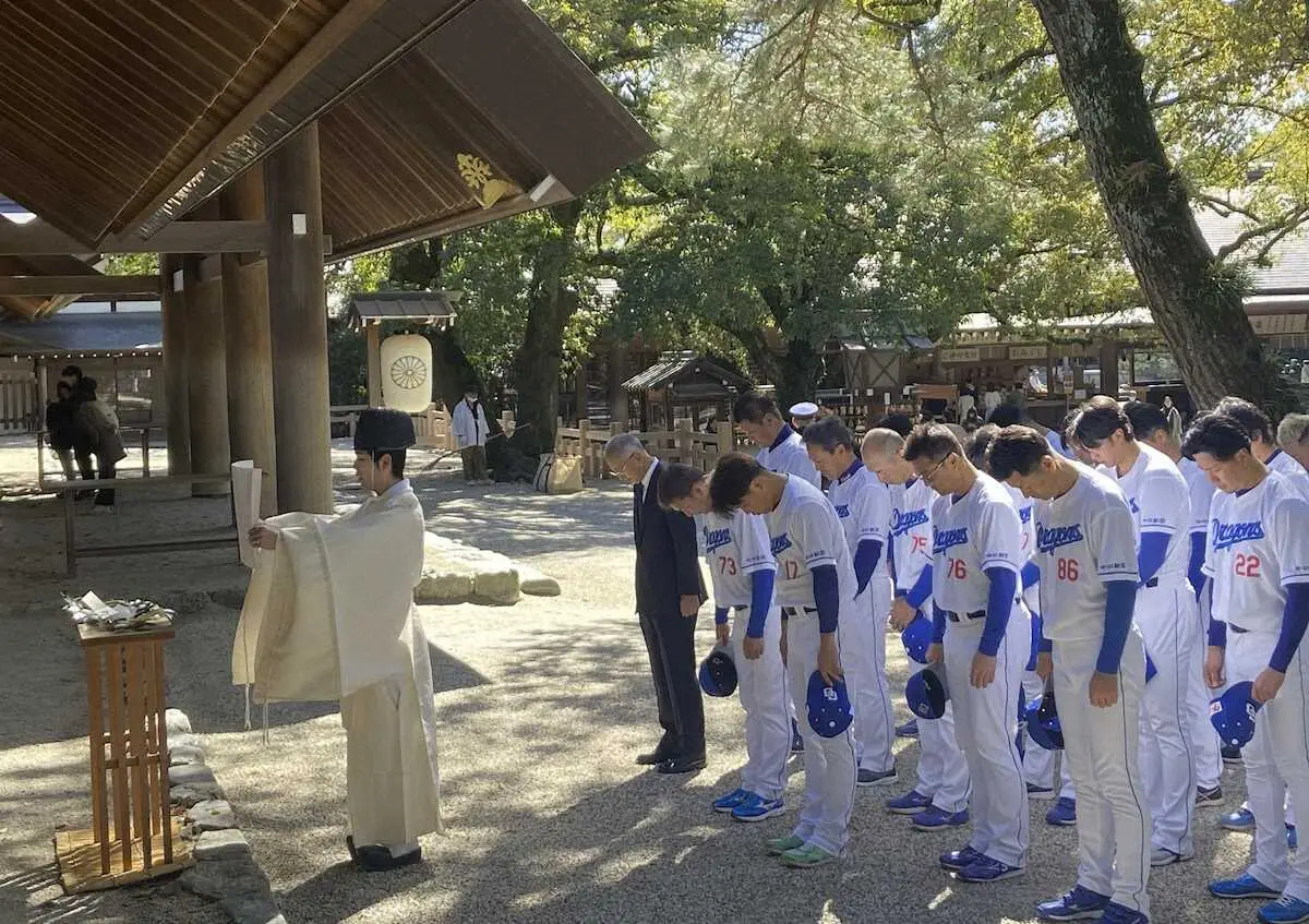 中日・立浪監督らが熱田神社で必勝祈願「いよいよ始まるなという思い強くなりました」