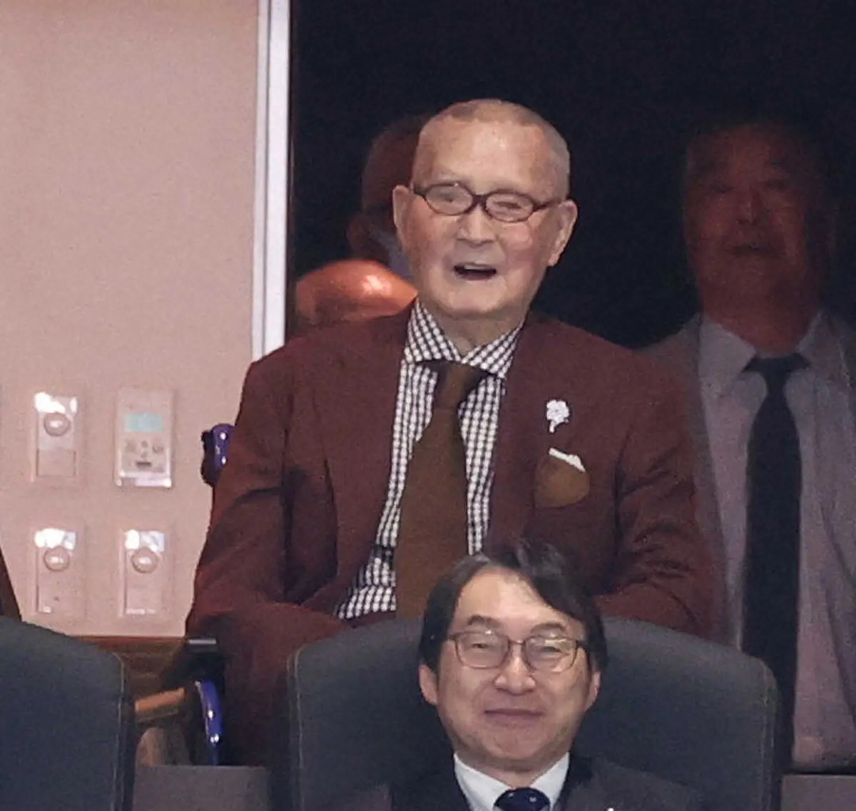 巨人・長嶋終身名誉監督が東京ドームで開幕戦を観戦