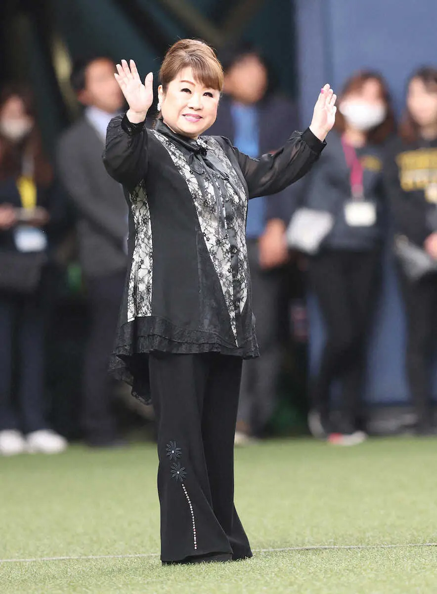 阪神のホーム開幕戦で天童よしみが国歌独唱　「球場で歌うというのは気持ちが良いものでした」