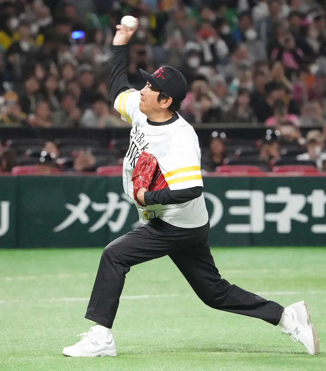 とんねるず石橋貴明がワンバウンド始球式　王会長のエールに「すっかり舞い上がって…」