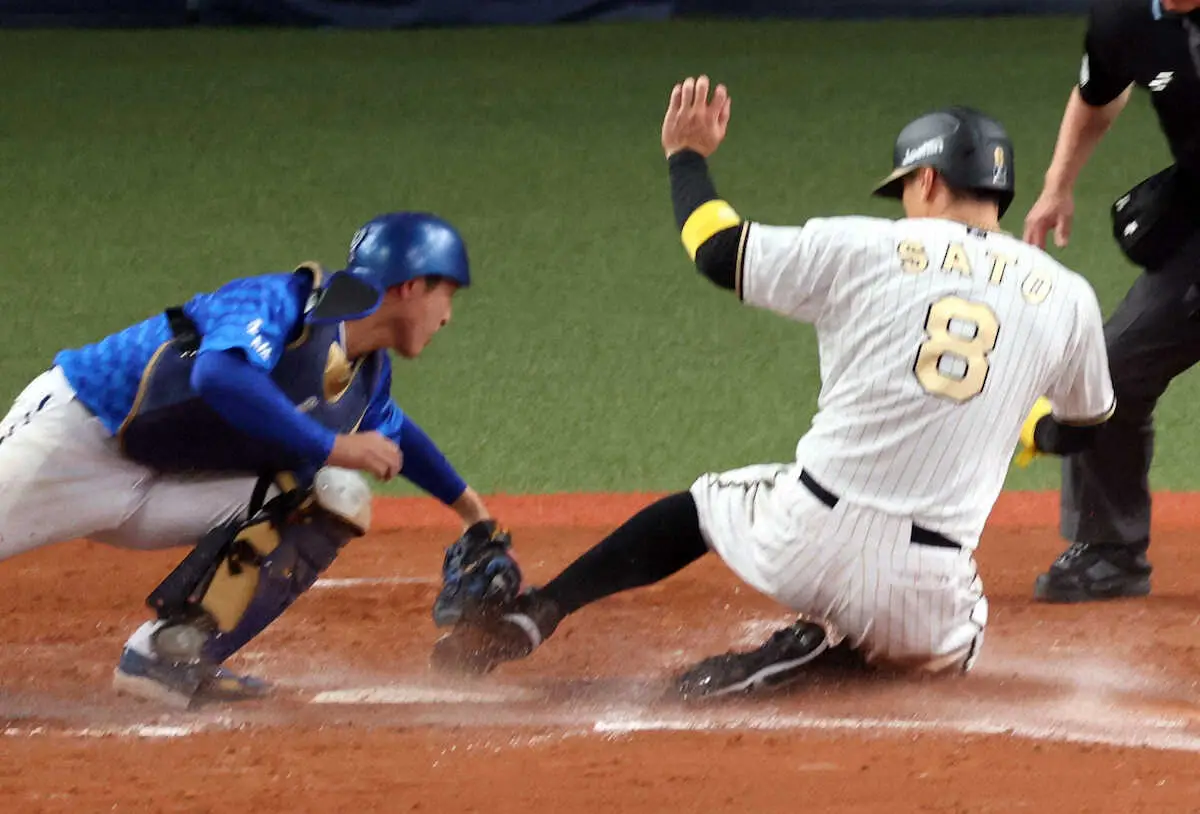 阪神・佐藤輝の好走塁でリクエスト“復活”　1イニング2度成功「事前に準備しながらやっている」
