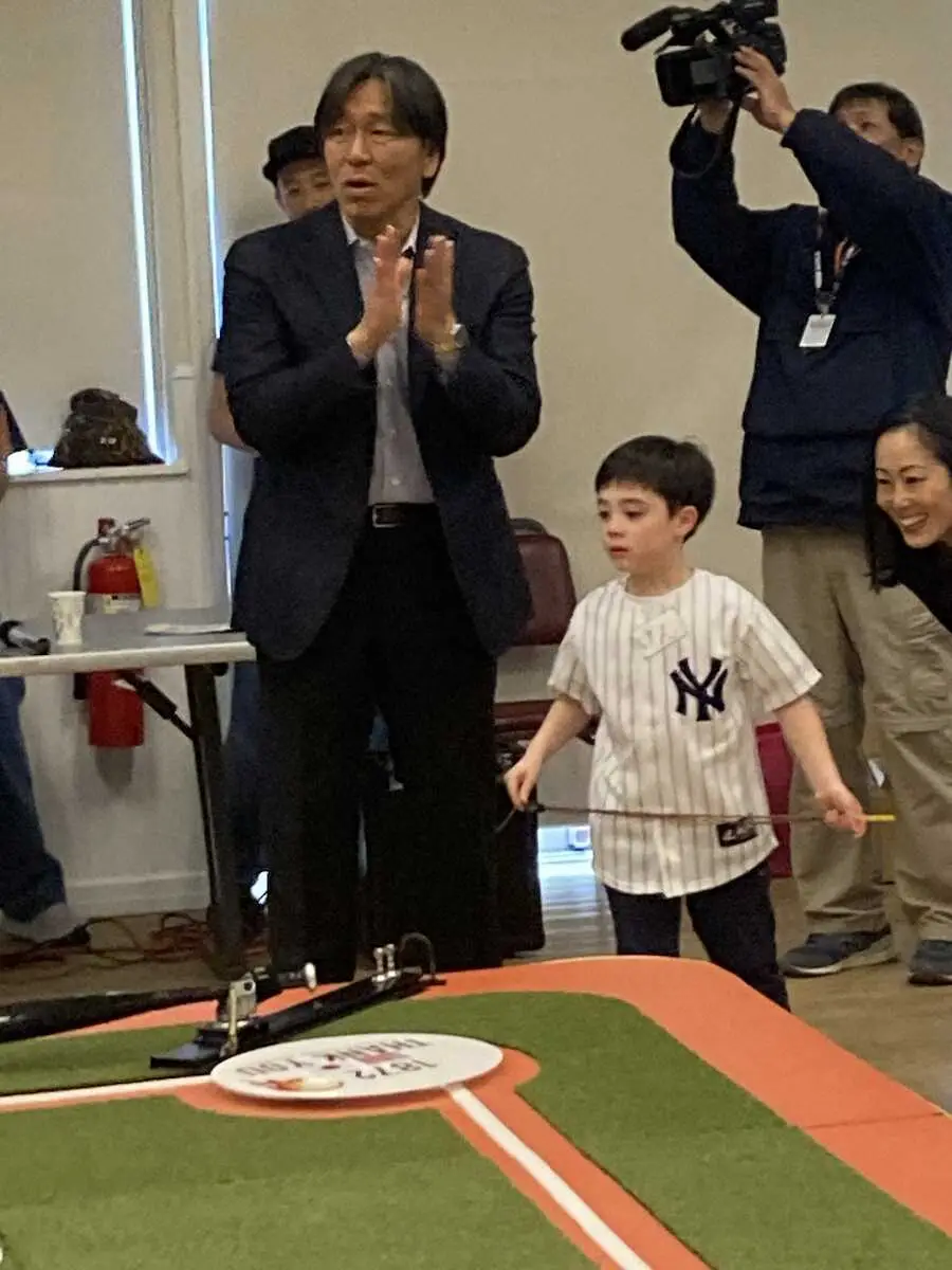 ニューヨーク郊外で行われた「ユニバーサル野球」のイベントに参加した松井秀喜氏　　（撮影・杉浦大介通信員）