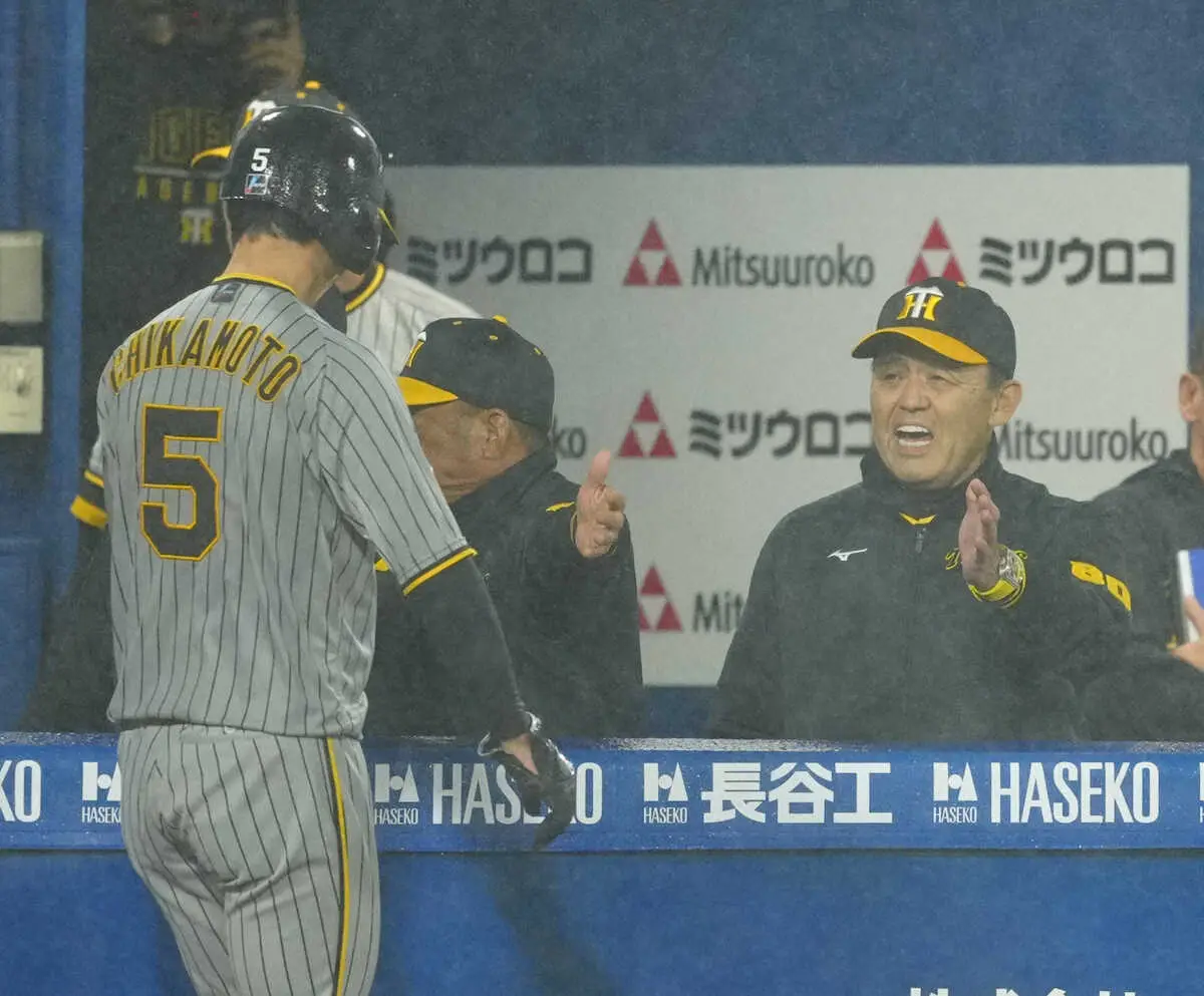 阪神・岡田監督は逆転劇口火の糸原を称賛「先頭が塁に出るって言うても、筋書き通りにはなかなかいけへん」