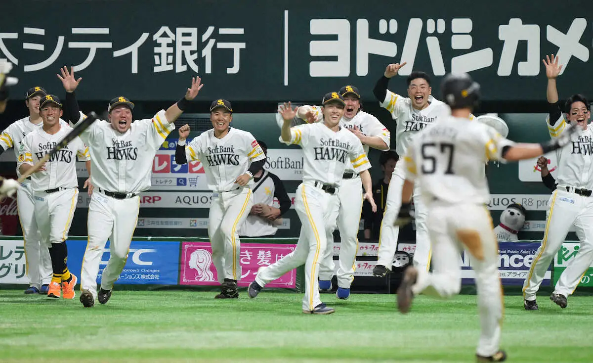 ソフトバンク　球団初西武戦開幕5戦全勝で貯金10!　育成出身・川村の活躍に小久保監督もニッコリ