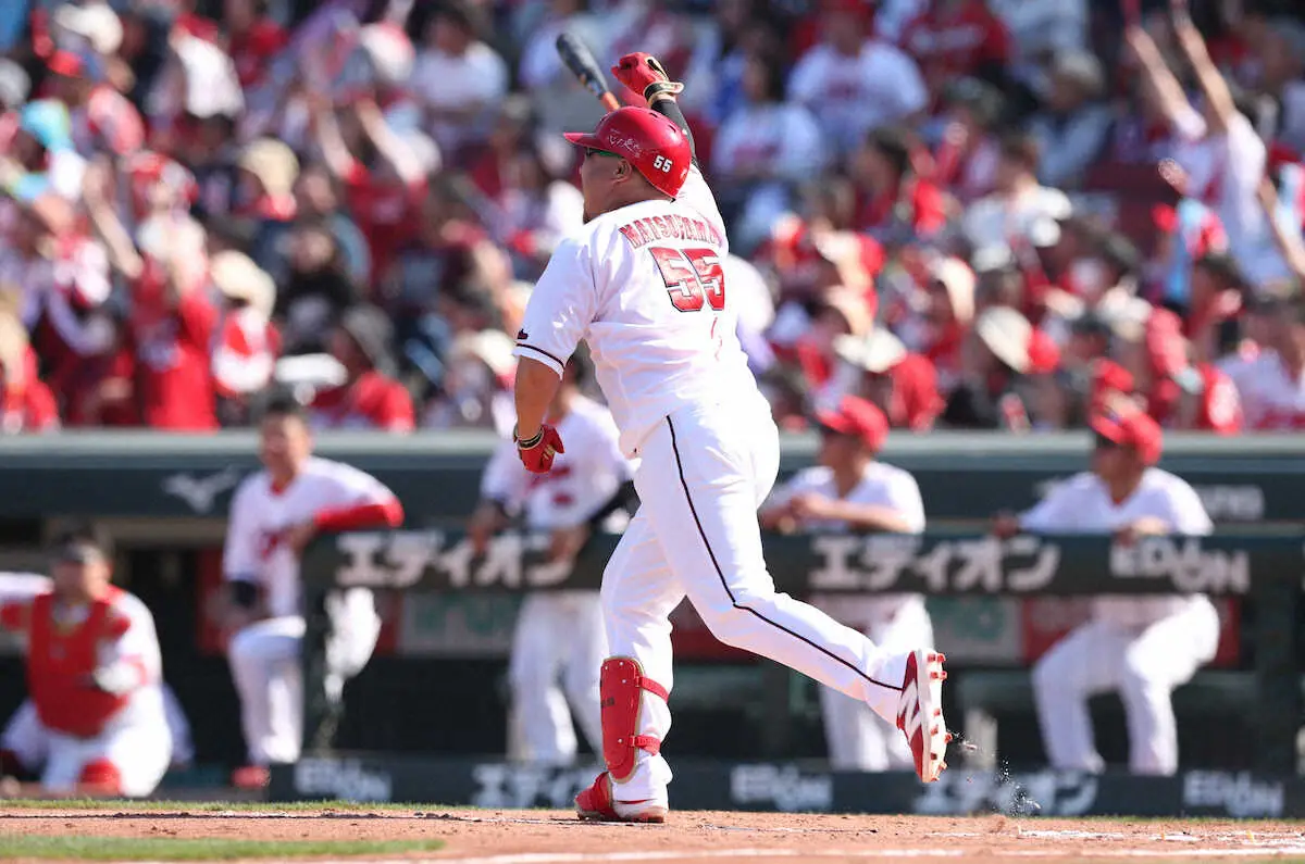 ＜広・D＞7回、松山は勝ち越しの3点本塁打を放つ（撮影・平嶋　理子）