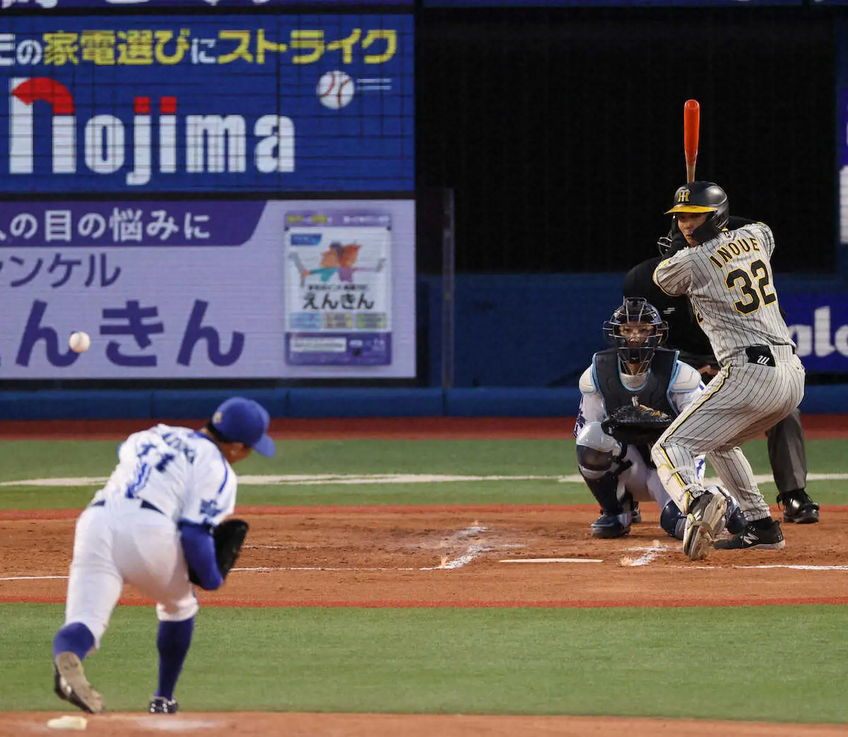 阪神　プロ入り初「5番」抜てきの井上が3打席目にリード広げる三塁強襲の適時打放つ