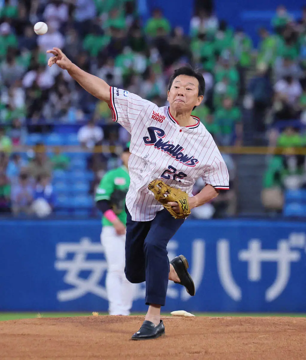 東京きらぼしフィナンシャルG・渡辺社長　始球式でキラリと輝いたストライク投球「100点です」