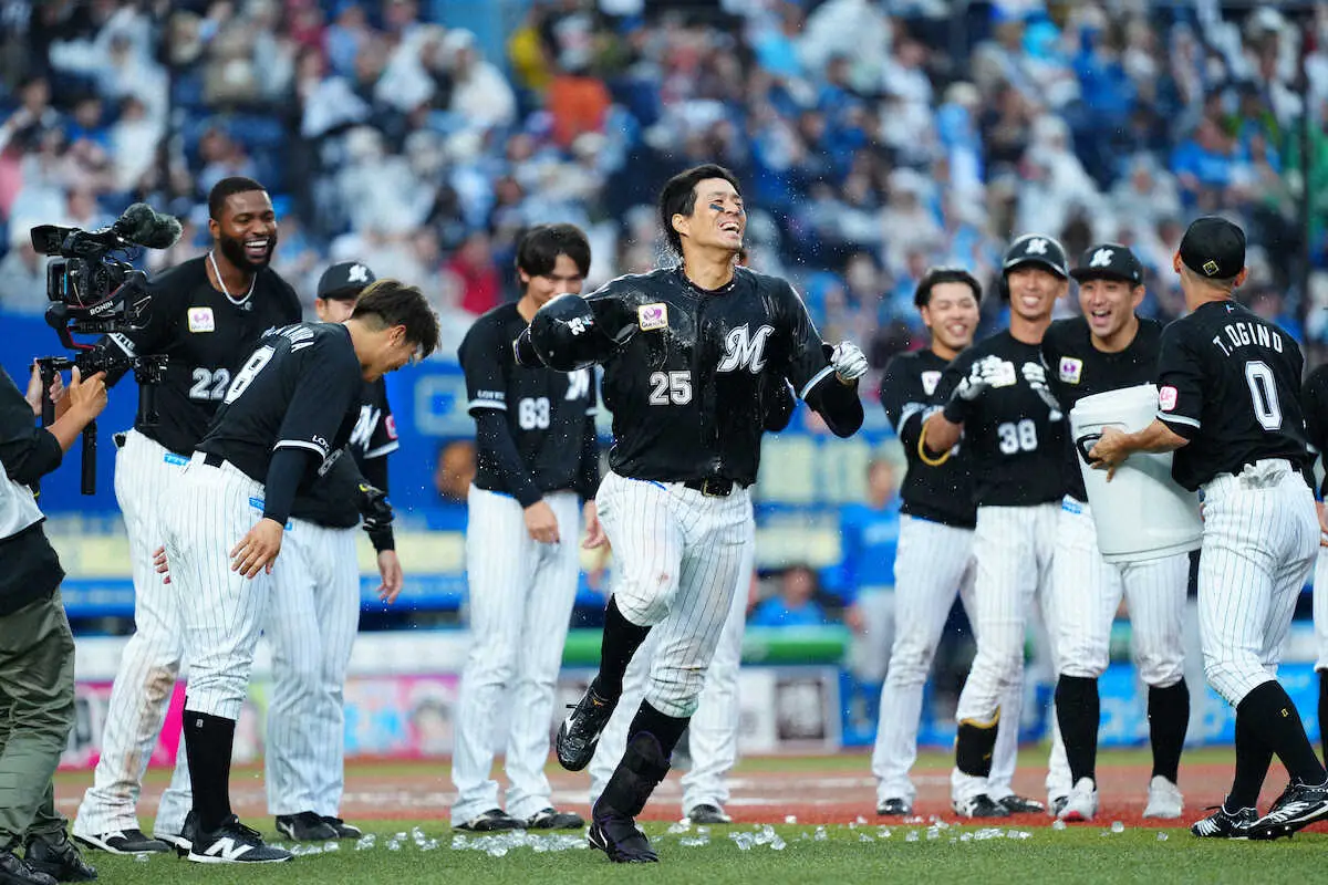 ロッテ・吉井監督いわく「すっとこどっこい」な岡が劇的サヨナラ弾！　「まさか本塁打になるとは」