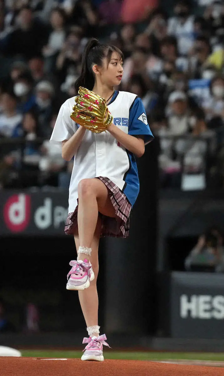 【日本ハム】モーニング娘。’24の牧野真莉愛が始球式　チームに期待「つーたんに任せれば日本一になる」