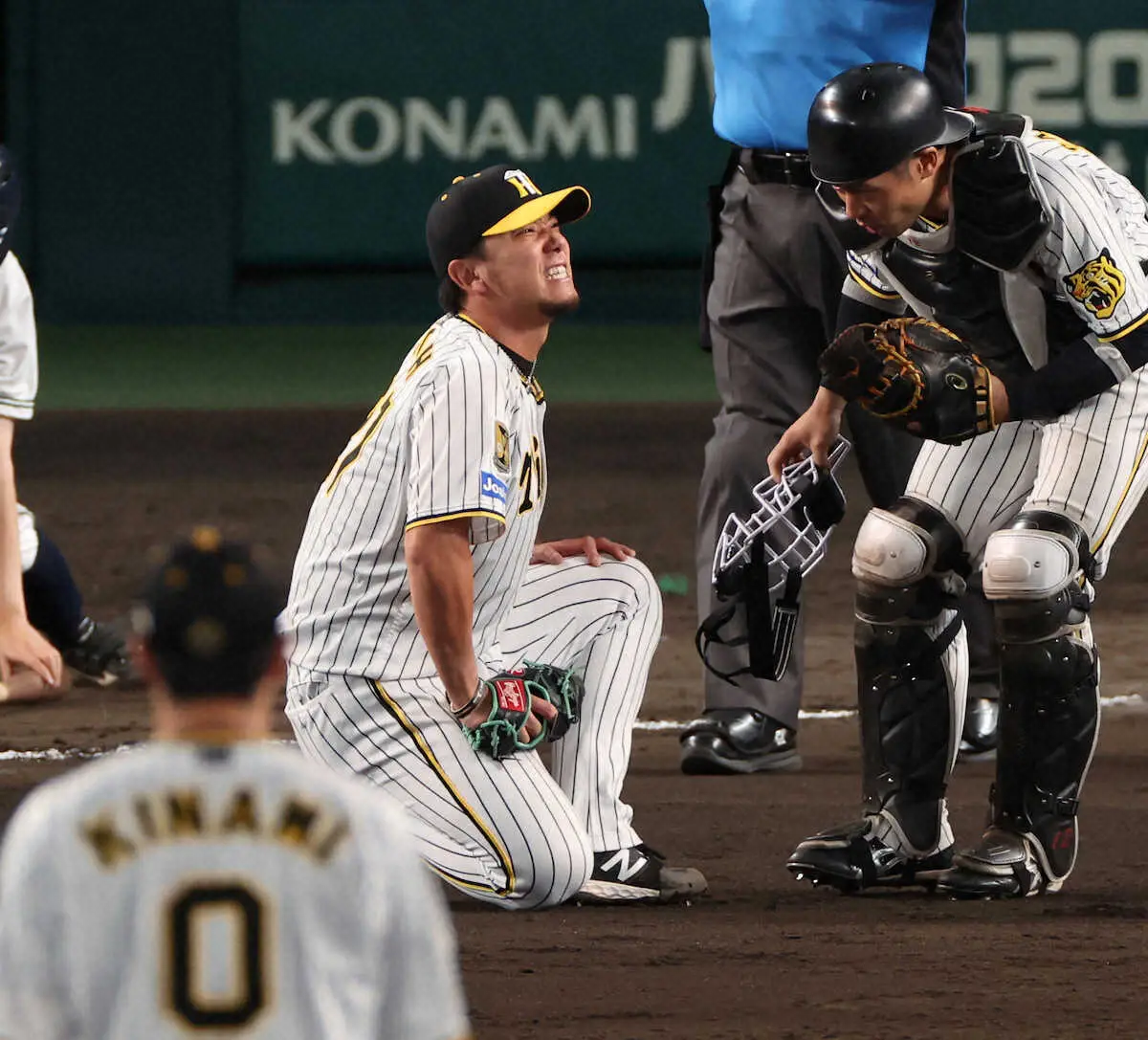 阪神・伊藤将が打球を膝に受けるも無事　虎党は大きな拍手でエール