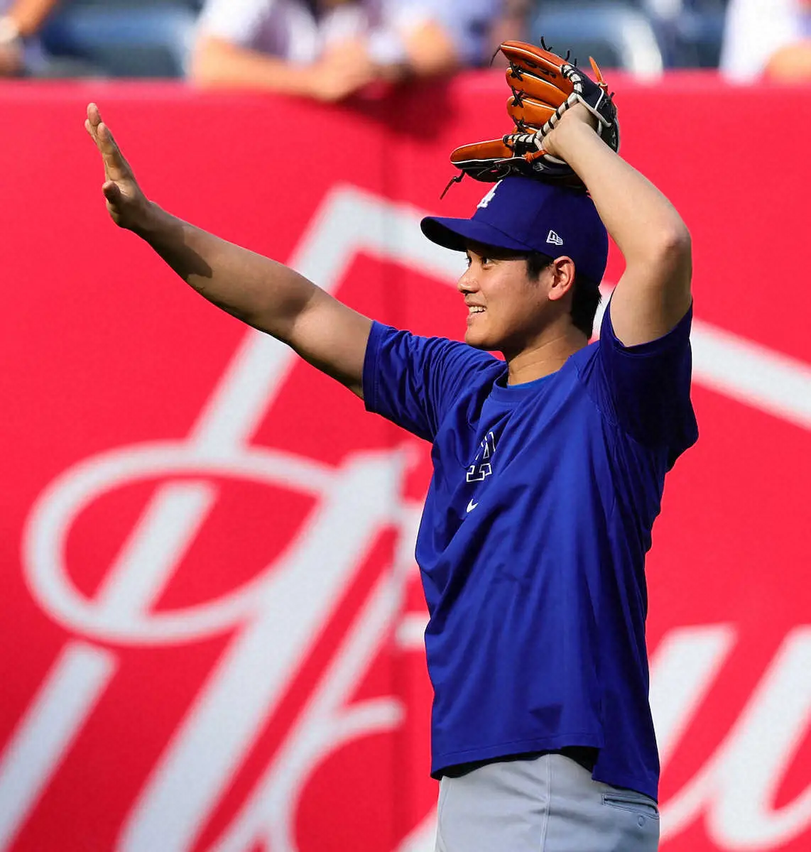 【画像・写真】キャッチボールの際に大谷の投げたボールがファンを直撃！その後はサインボールを渡し謝罪の意を表す