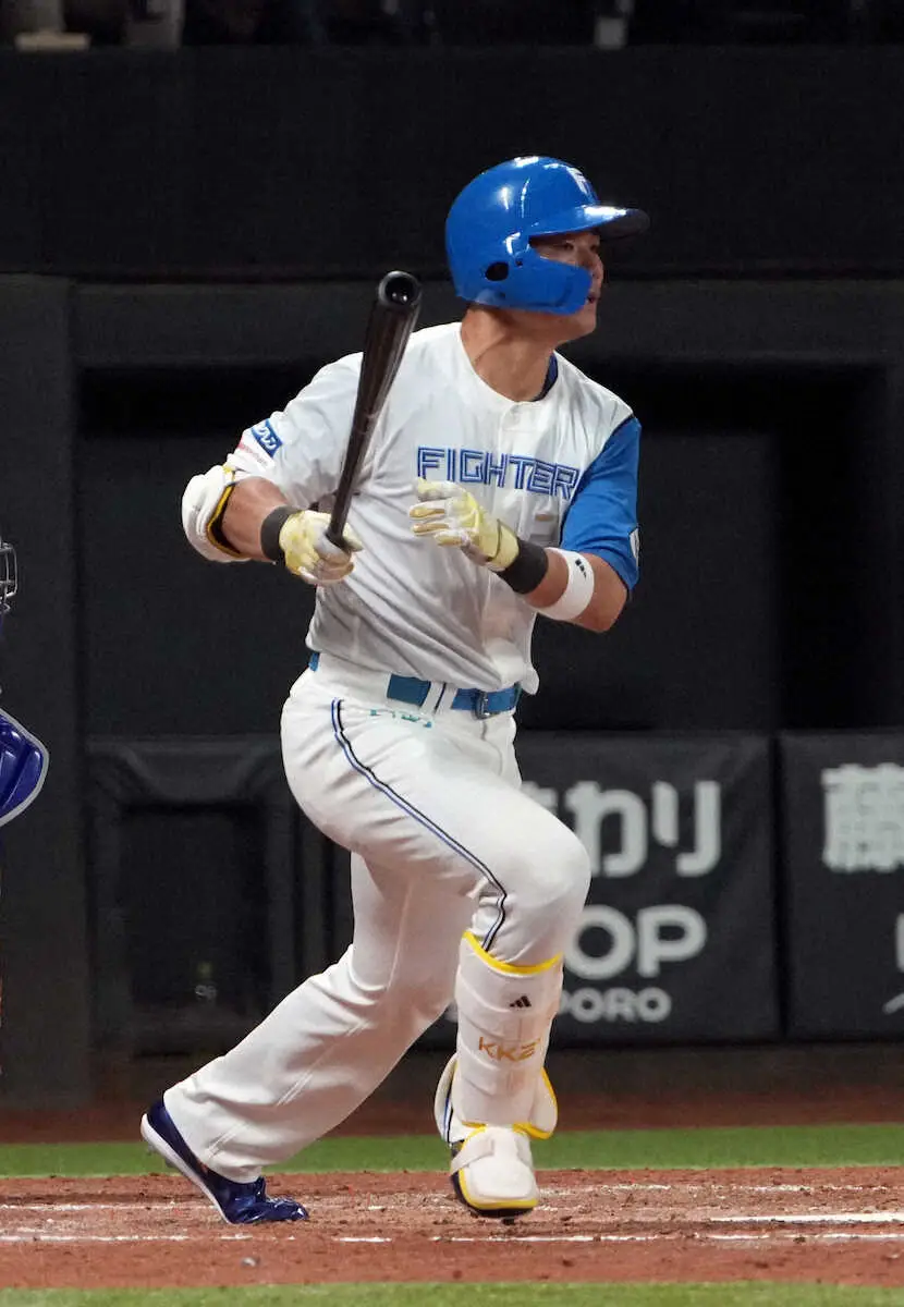 日本ハム・清宮幸太郎が今季1号まであと20センチの大飛球！二塁打でアピール成功
