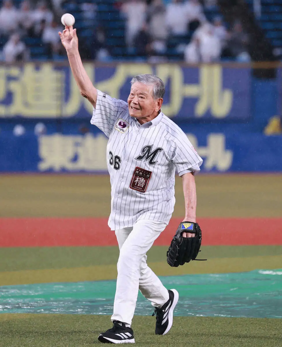 川淵三郎氏　87歳とは思えない見事な投球　ノーバンならずも「大満足でした！」ロッテ戦で始球式