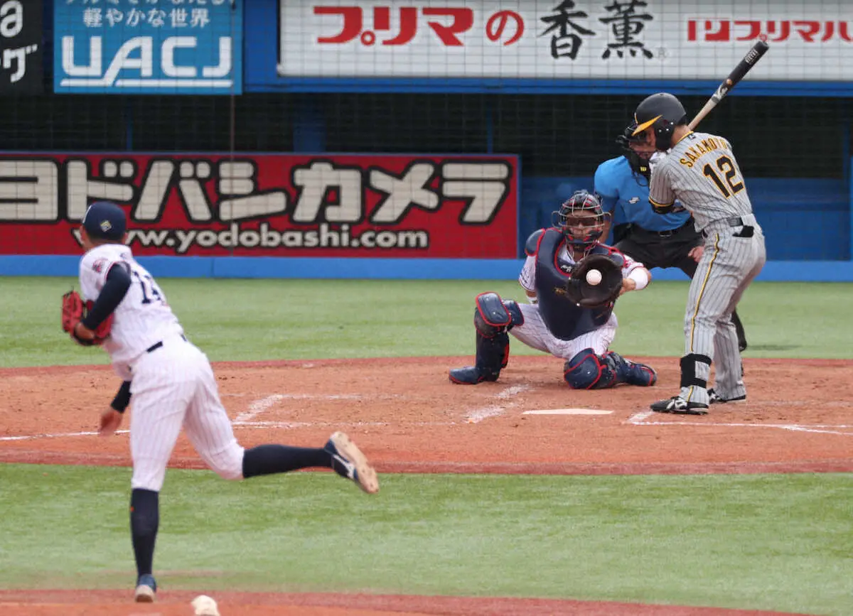 矢野燿大氏　阪神・坂本は捕手目線で配球を読め！2回1死一、二塁で初球の甘いスライダーを見逃し