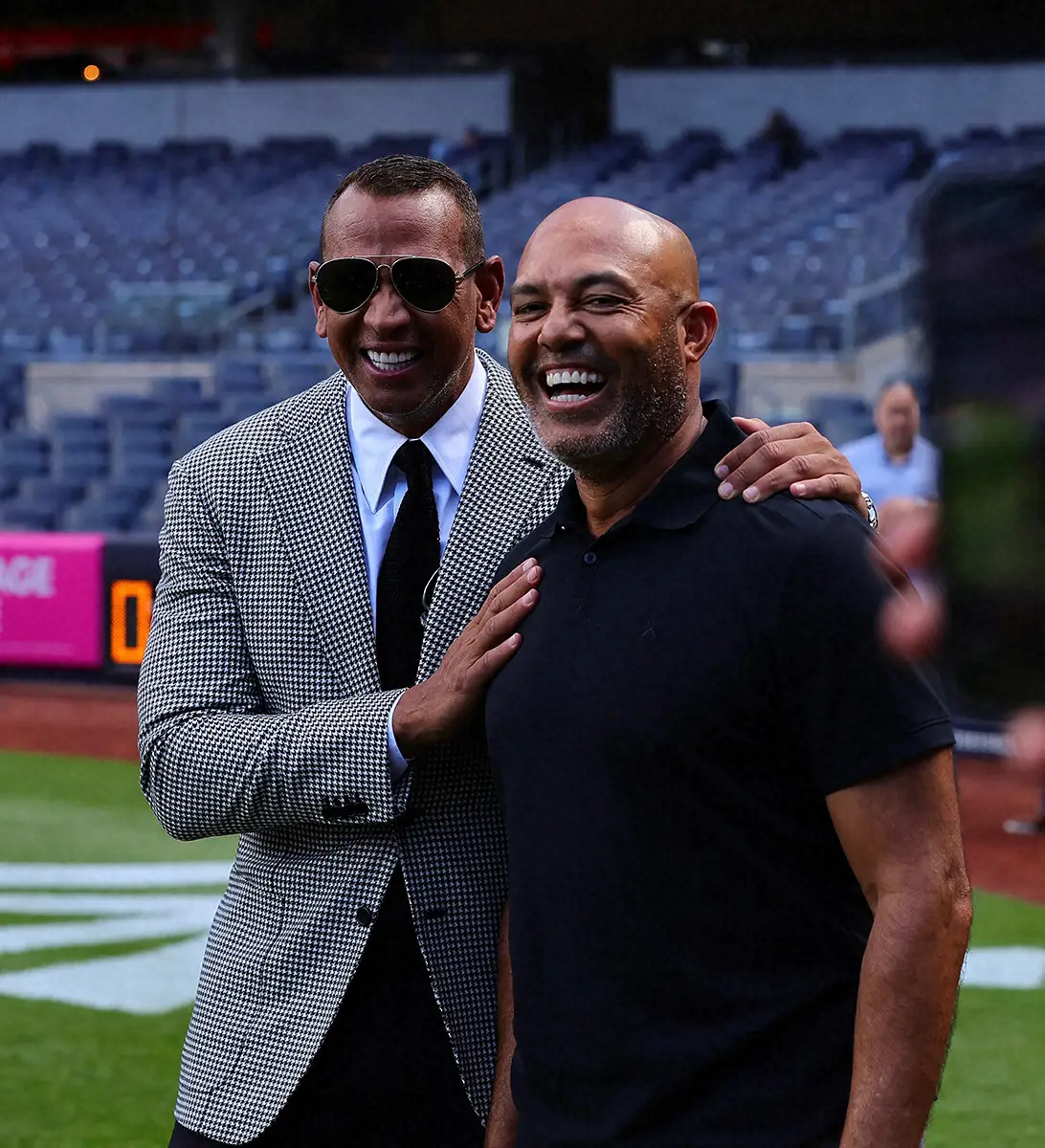 6月、ヤンキースタジアムを訪れたアレックス・ロドリゲス氏（左）とマリアーノ・リベラ氏（撮影・光山　貴大）
