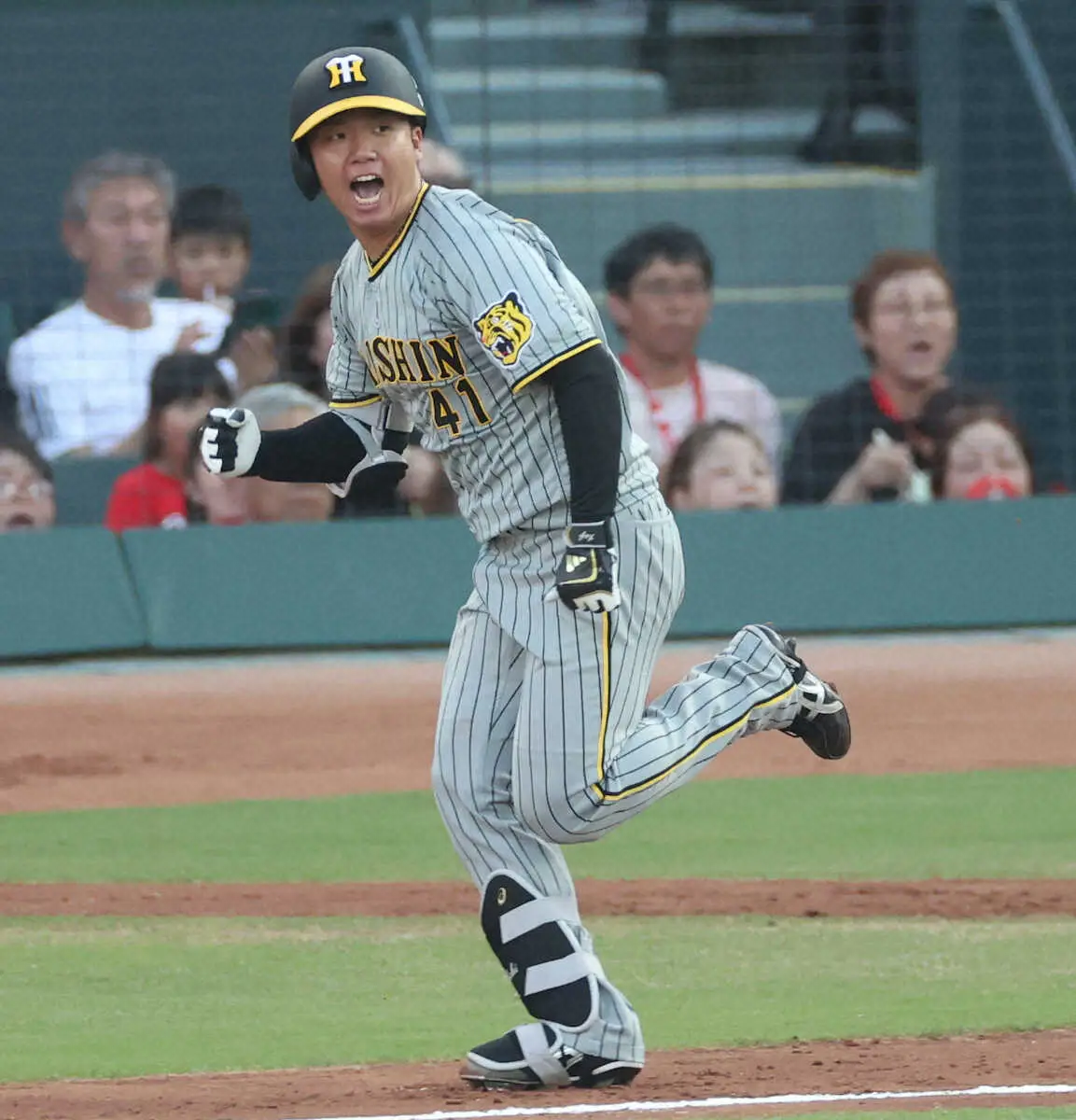 【画像・写真】阪神・村上がプロ初打点となる勝ち越し打で逆転に成功