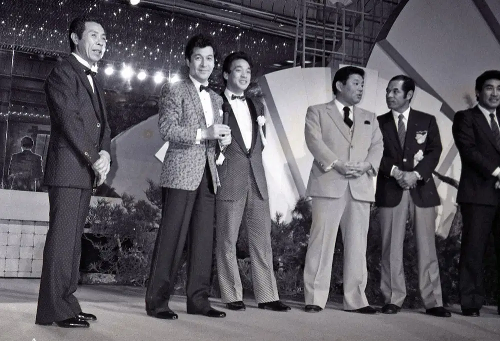 1986年、北島三郎の「芸能生活25周年記念パーティー」　に祝福に訪れた（右から）山本浩二、衣笠祥雄、江夏 豊、落合博満（当時）