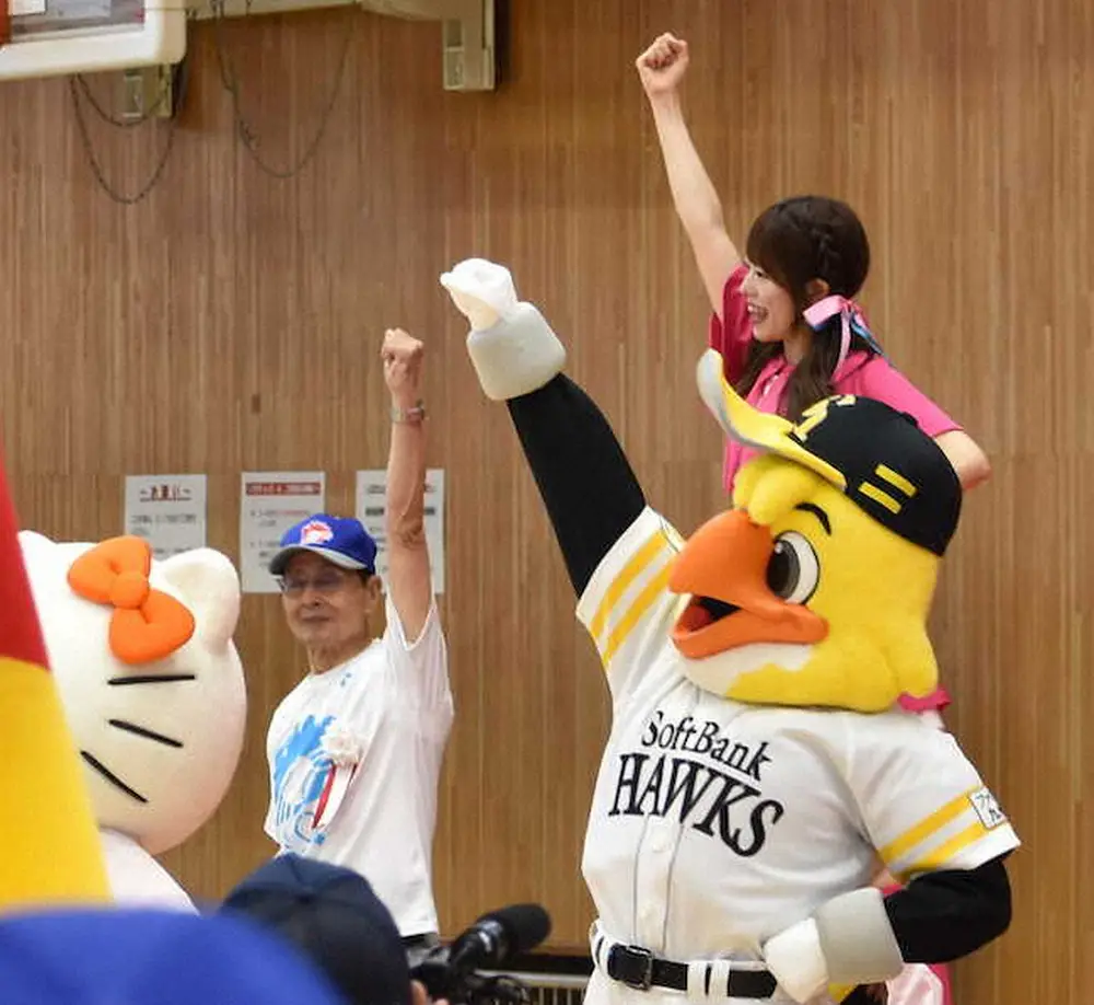 第30回世界少年野球大会の開会式に出席した王貞治理事長（中央左）