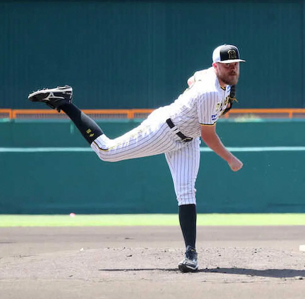 甲子園のマウンドで投げ込む阪神・ビーズリー（撮影・後藤　正志）