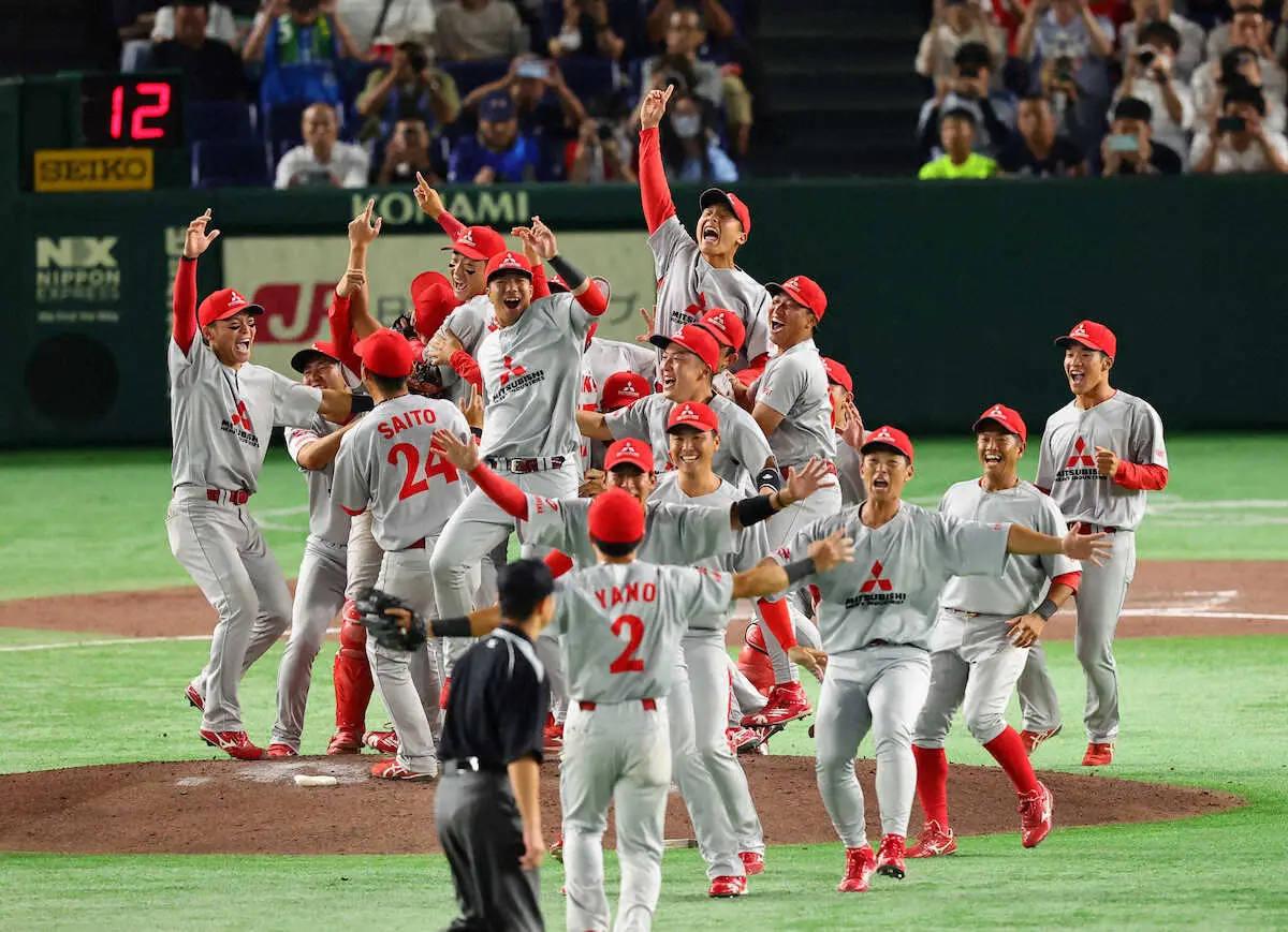 ＜都市対抗野球決勝　三菱重工East・JR東日本東北＞優勝し、歓喜の三菱重工Eastナイン（撮影・光山　貴大）