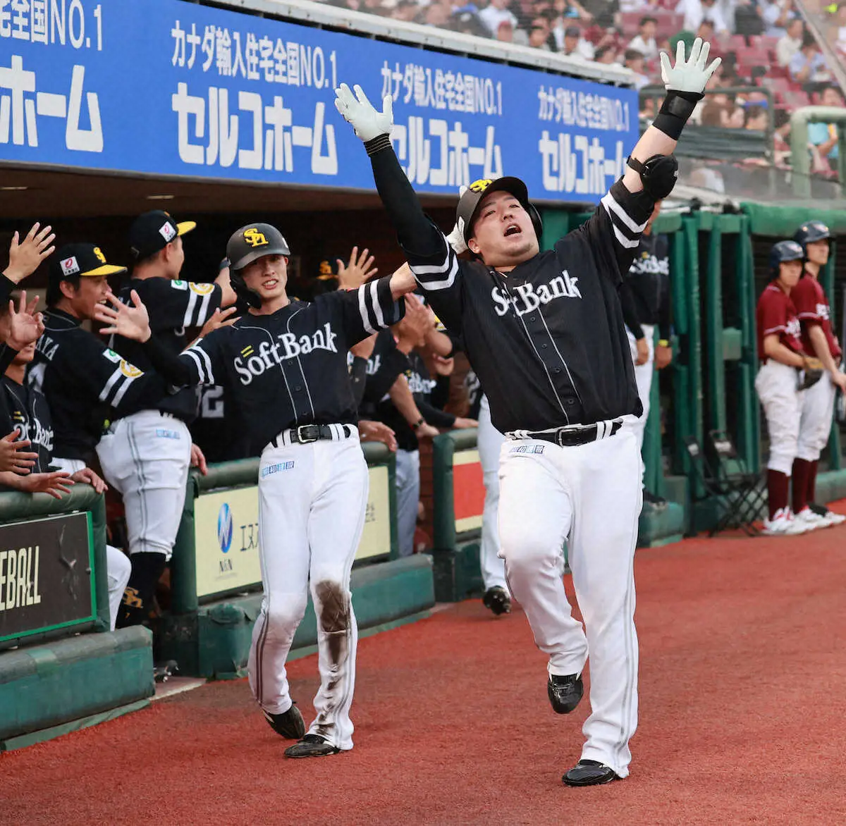 ソフトバンク　山川がキング独走2発!!　優勝マジック42点灯弾だ!!