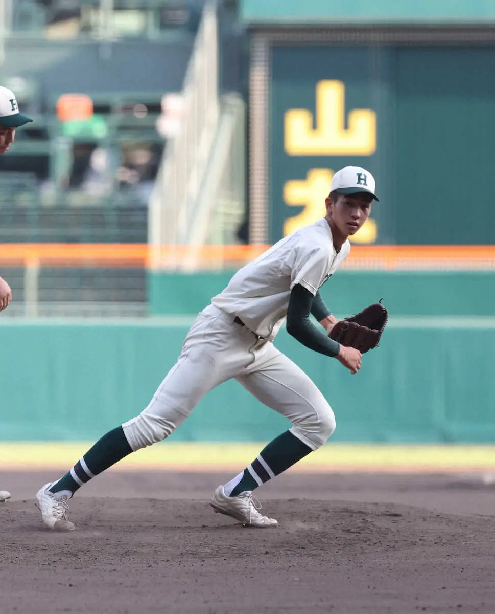 甲子園練習で軽快に動いた報徳学園・今朝丸（撮影・亀井　直樹）