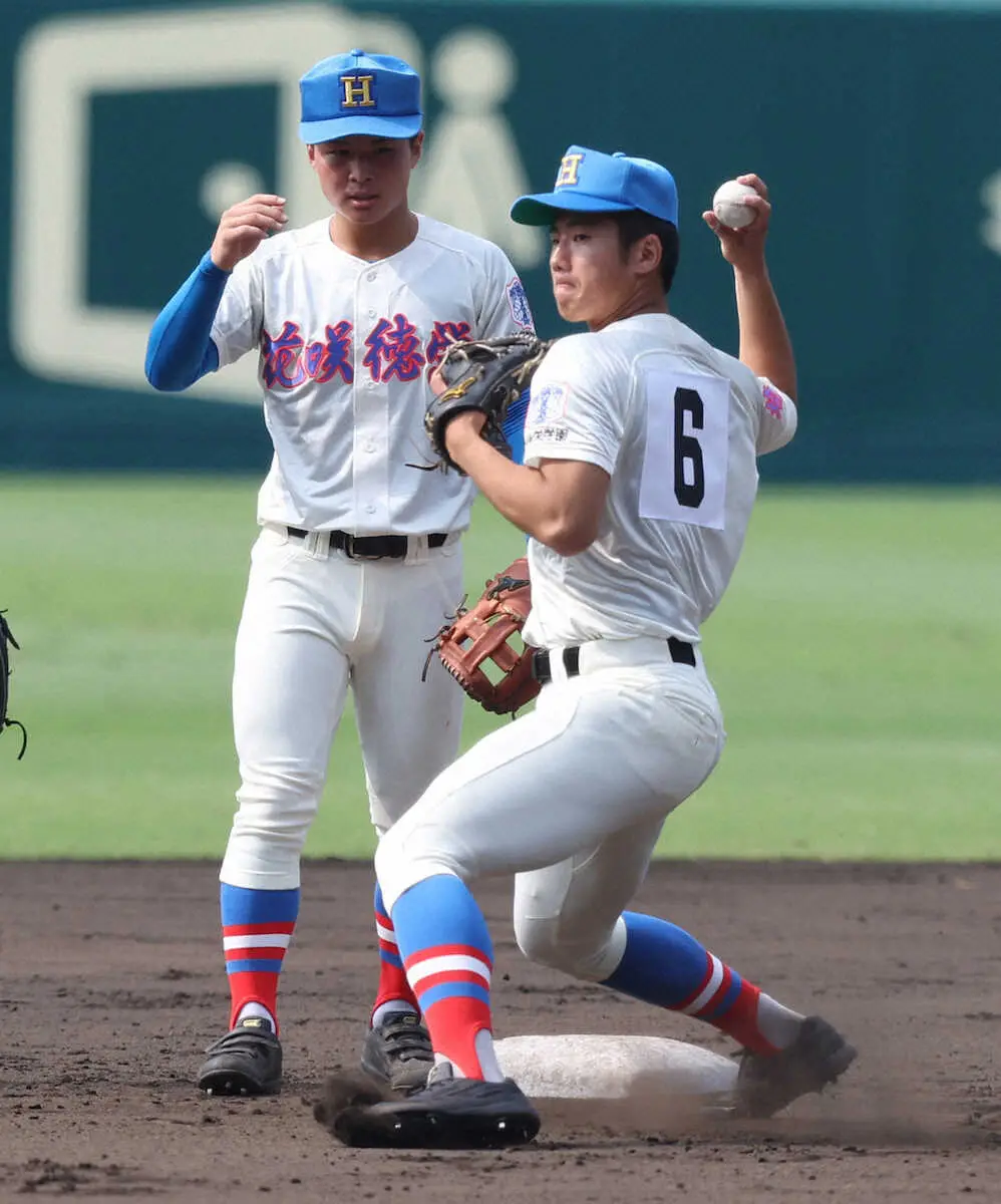 甲子園練習で守備練習を行う花咲徳栄・石塚（撮影・亀井　直樹）