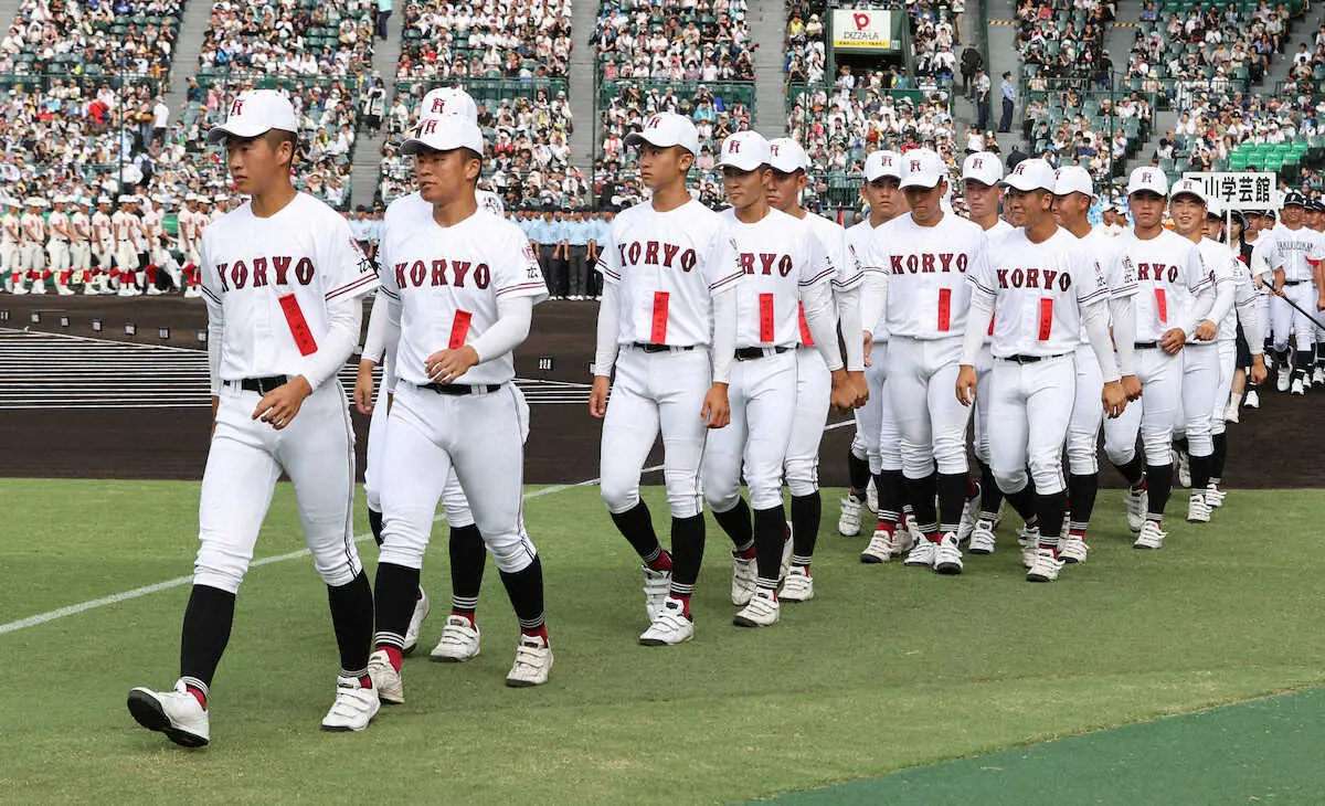 ＜第106回全国高校野球選手権　第1日＞行進する広陵ナイン（撮影・大城　有生希）