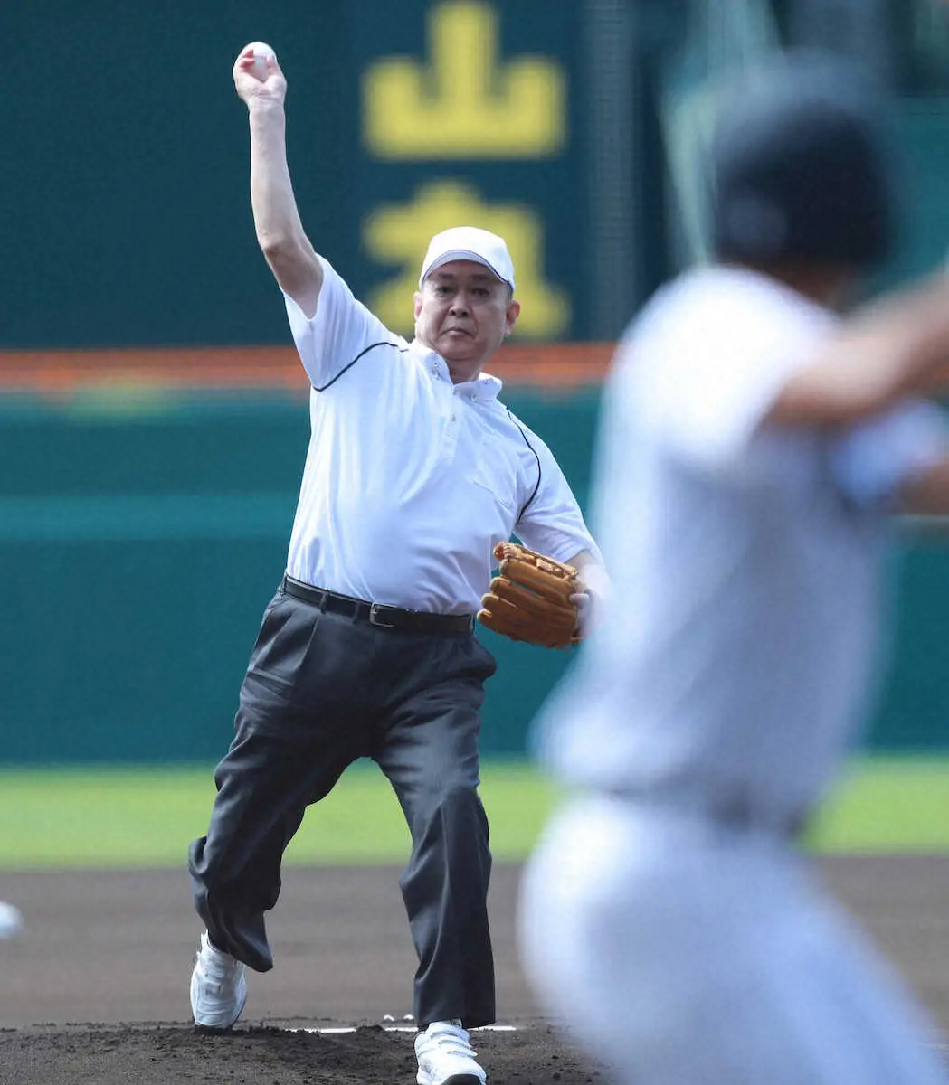 ＜有田工・滋賀学園＞始球式を務めた江川卓氏（撮影・中辻　颯太）