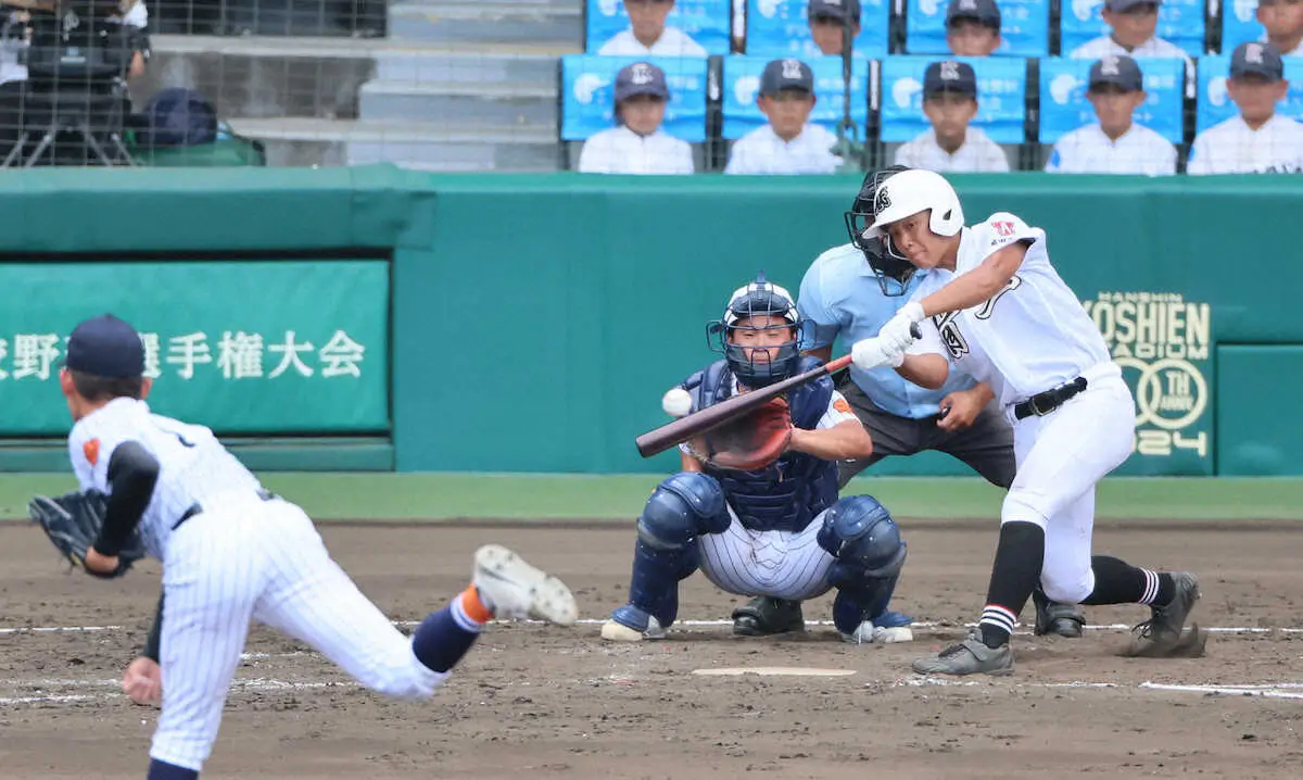 ＜有田工・滋賀学園＞4回、有田工・山口は右前適時打（撮影・井垣　忠夫）