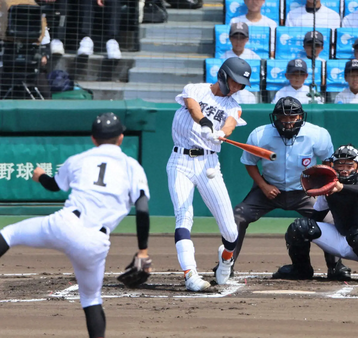 ＜有田工・滋賀学園＞初回、岩井は右前打（撮影・井垣　忠夫）