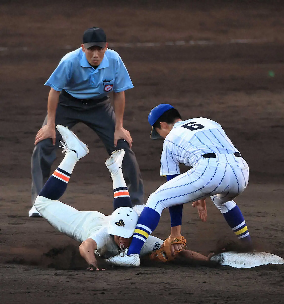 ＜高崎健康福祉大高崎・英明＞9回、英明・櫛橋は二盗に失敗し、試合終了（撮影・岸　良祐）