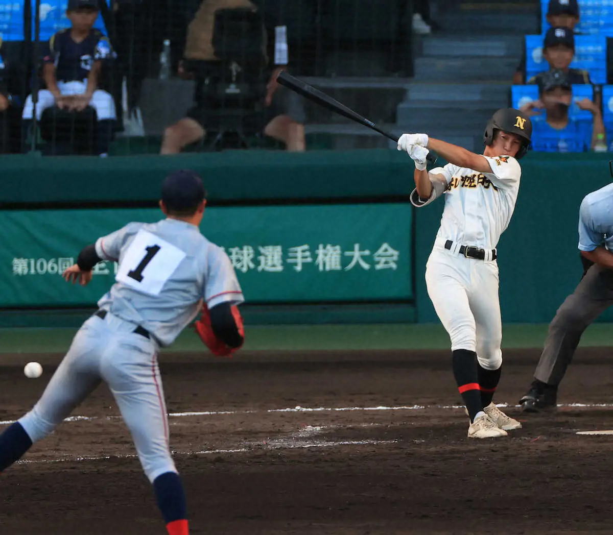 ＜札幌日大・京都国際＞5回、右翼線適時打を放った札幌日大・中野（撮影・岸　良祐）