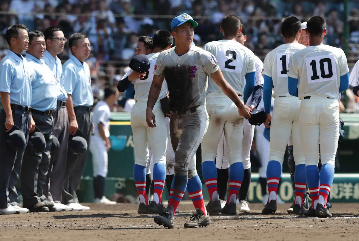 ＜花咲徳栄・新潟産大付＞初戦で敗れ、肩を落とす花咲徳栄・石塚（撮影・後藤　大輝）