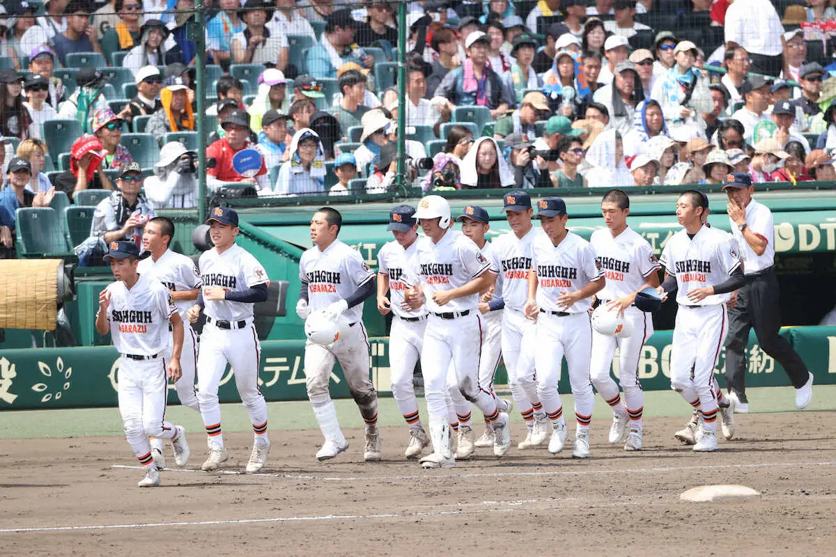 ＜神村学園・木更津総合＞試合に敗れた木更津総合ナイン（撮影・大城　有生希）