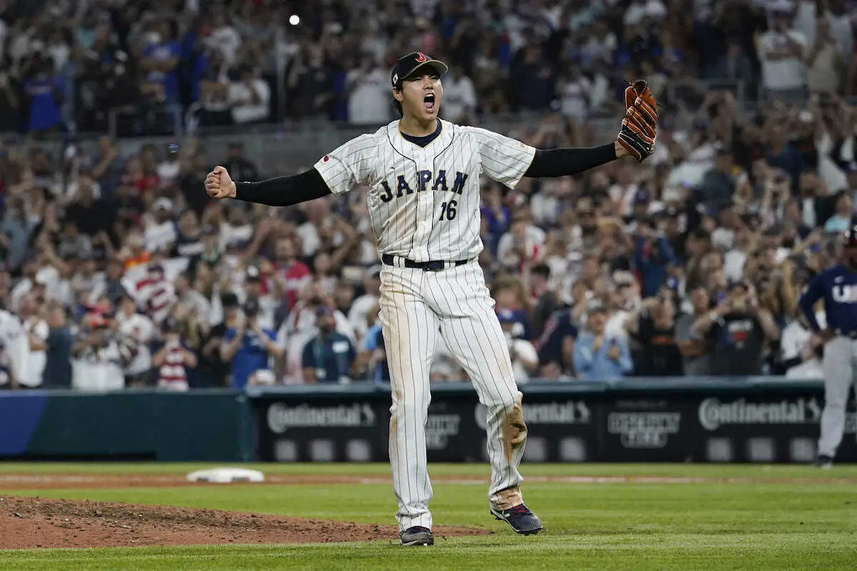 23年WBCで雄たけびを上げる大谷（AP）