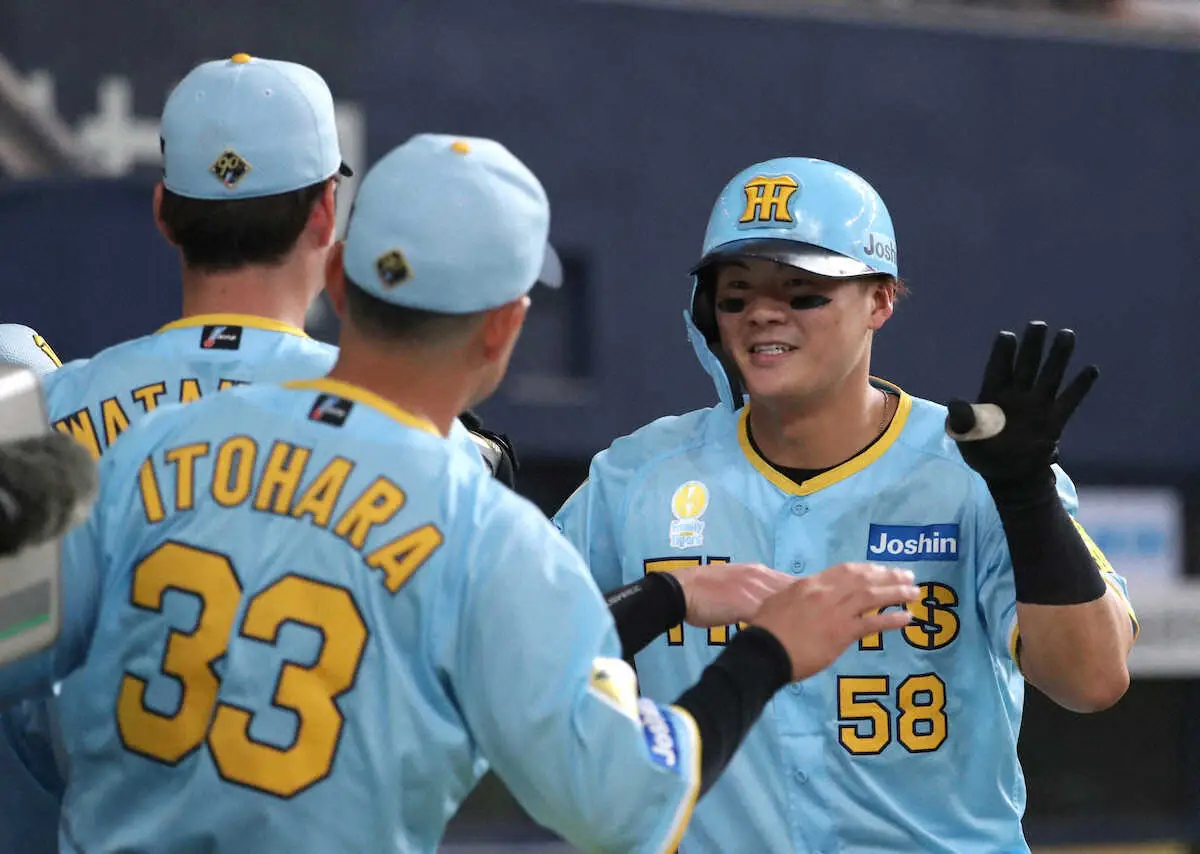 阪神・右京が右翼2階席へ豪快3号！初の左腕撃ち＆初のホーム弾　遥人に貴重な追加点