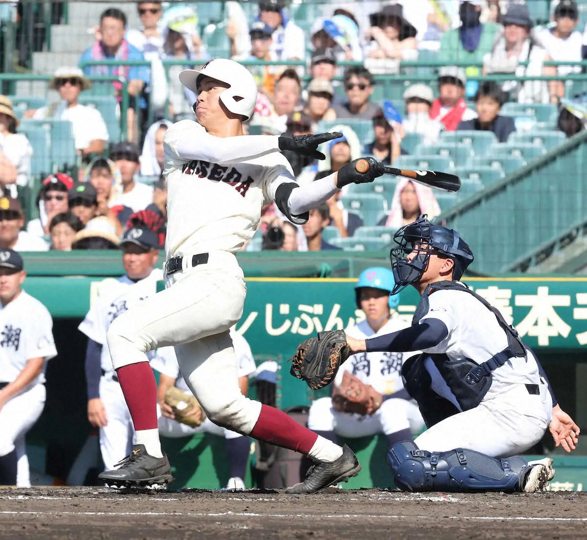 ＜鳴門渦潮・早実＞2回、走者一掃の適時二塁打を放つ宇野（撮影・長嶋　久樹）