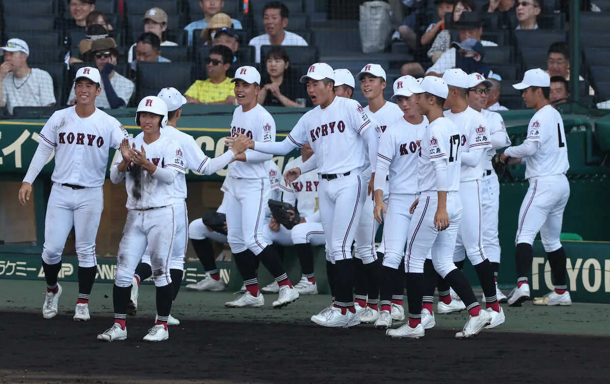 ＜熊本工・広陵＞　初回のピンチをしのいだ広陵ナイン（撮影・大森　寛明）