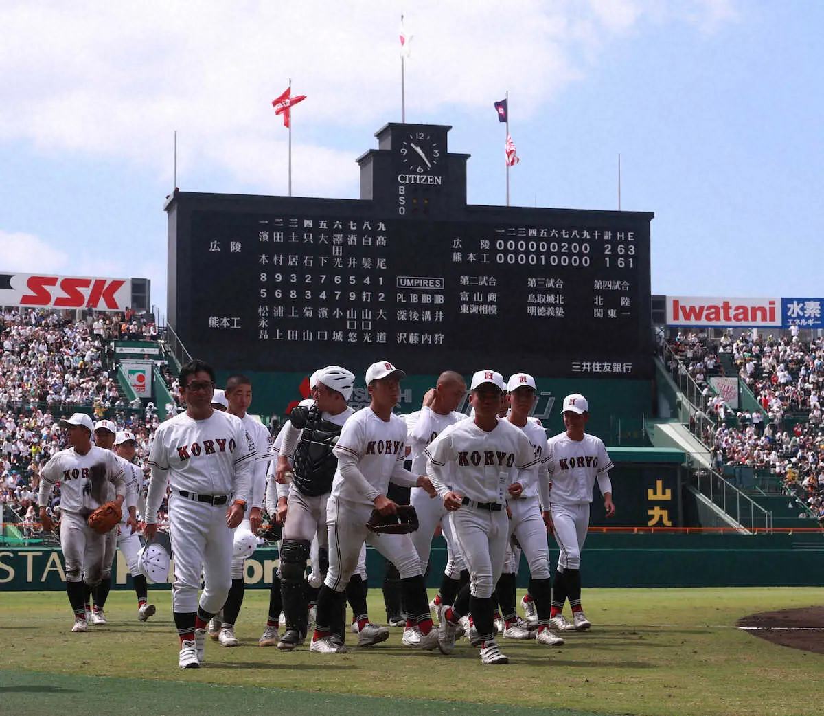 【甲子園】広陵・中井監督　白ユニ初勝利「体感温度10度違う。黒はゆで卵ができる」酷暑対策で黒から変更