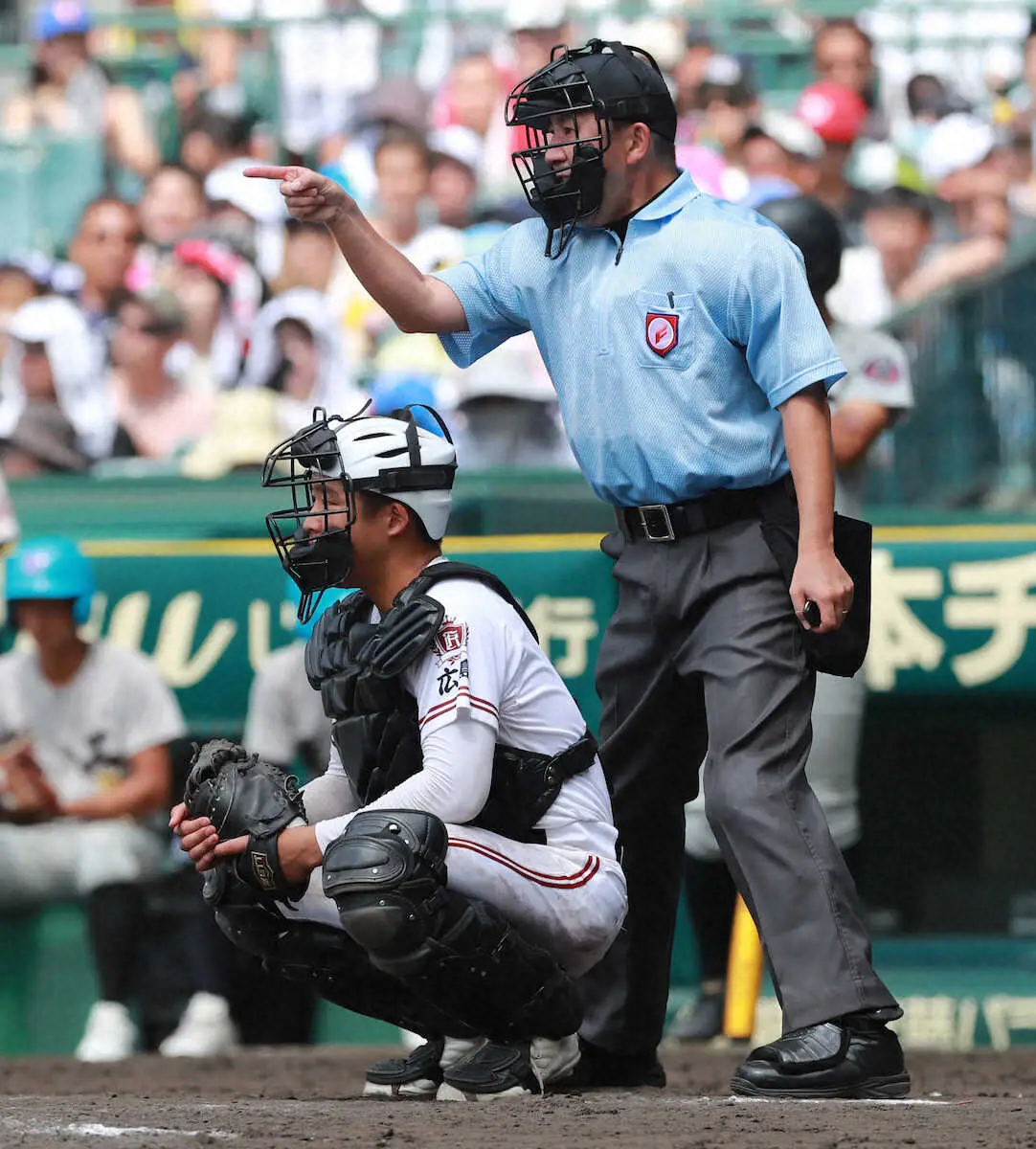 【甲子園】裸足で逃げ出したい「満塁フルカウント」　深沢球審の光る「ゲームコントロール」