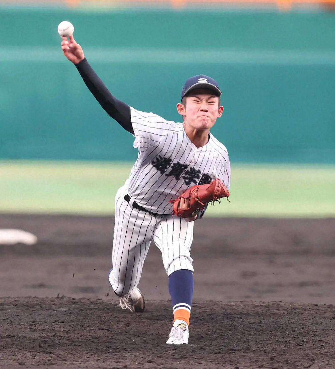 ＜花巻東・滋賀学園＞　力投する滋賀学園・脇本（撮影・大森　寛明）