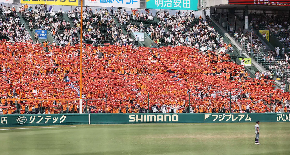 ＜聖和学園・石橋＞スタンドの石橋応援団（撮影・岸　良祐）