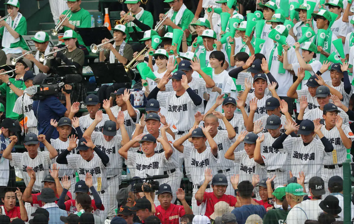 ＜花巻東・滋賀学園＞　2回、盛り上がる滋賀学園アルプス　（撮影・後藤　大輝）