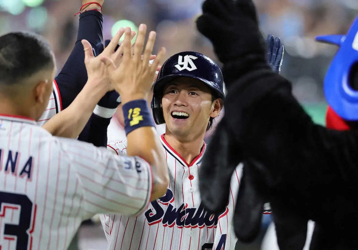 ヤクルト　育成出身の3年目・岩田がうれしいプロ初アーチ　8回に同点1号2ラン「入ってくれて良かった」