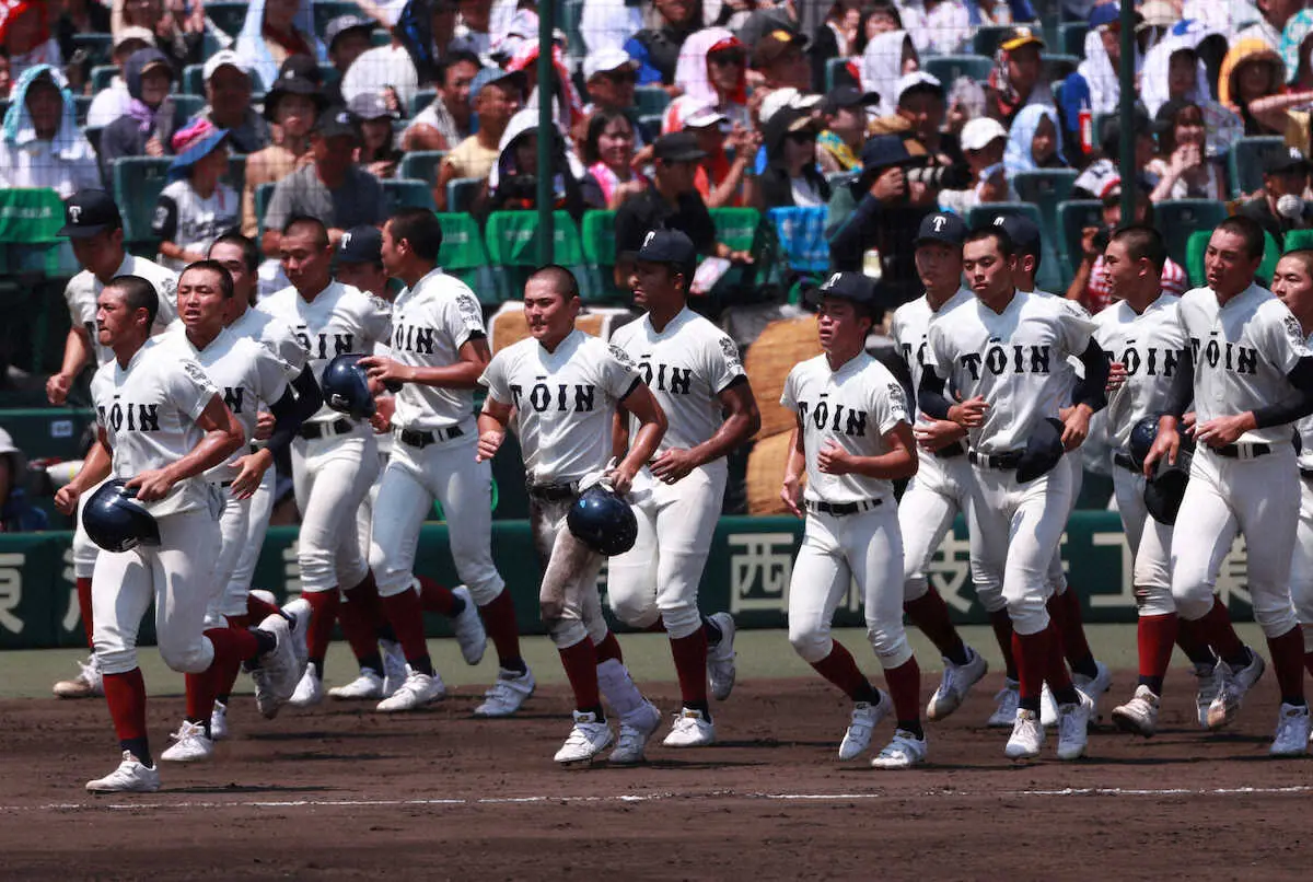 ＜大阪桐蔭・小松大谷＞敗れた大阪桐蔭ナイン（撮影・中辻　颯太）