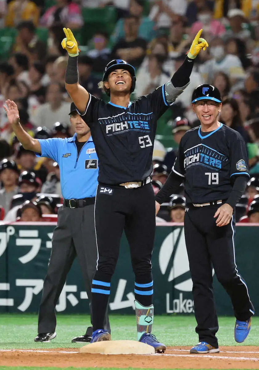 【画像・写真】日本ハム・水谷　福岡で涙の凱旋決勝打　9回に左前適時打　ベース上で目頭を押さえ「ゴミが入ったのかな」