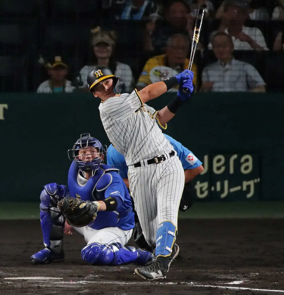 【画像・写真】阪神・井上がとらほー!!　19年夏決勝以来1840日ぶり甲子園弾　高卒大砲ついに覚醒、先発2戦連発