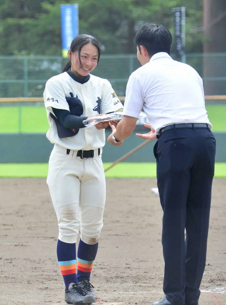 【画像・写真】【女子野球はなまき大会】福井工大福井がタイブレーク制し快勝　丹下が2安打「昨日の素振りできっかけが」