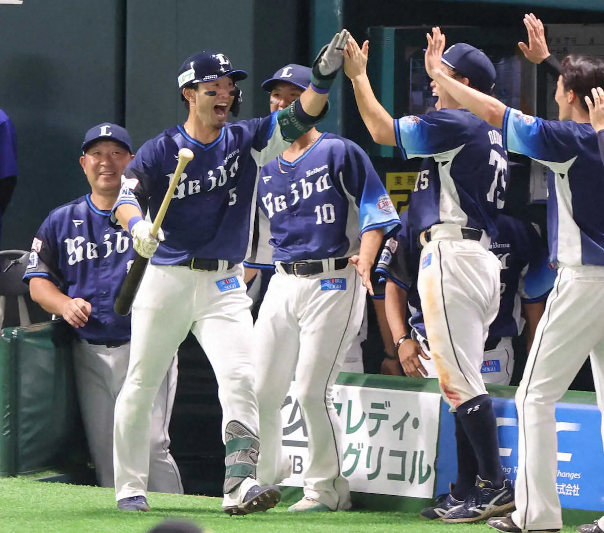 西武・外崎修汰が決勝アーチで通算100本塁打を達成　剛速球を右翼へ「すごく自信になった」